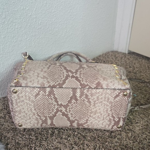 Michael Kors Pink Faux Snake Skin Leather Tote Bag W/ Gold Studs (NWOT)โจ๏ธ๐โจ๏ธ - Picture 7 of 10